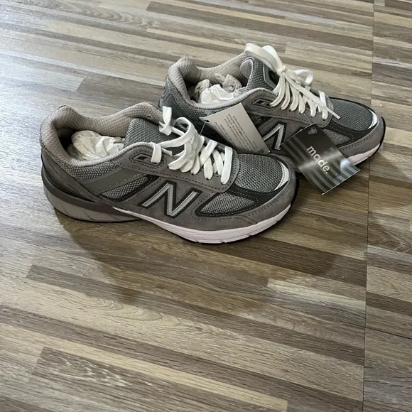 New Balance: 990v5 Grey Castlerock🪨 - Picture 2 of 4